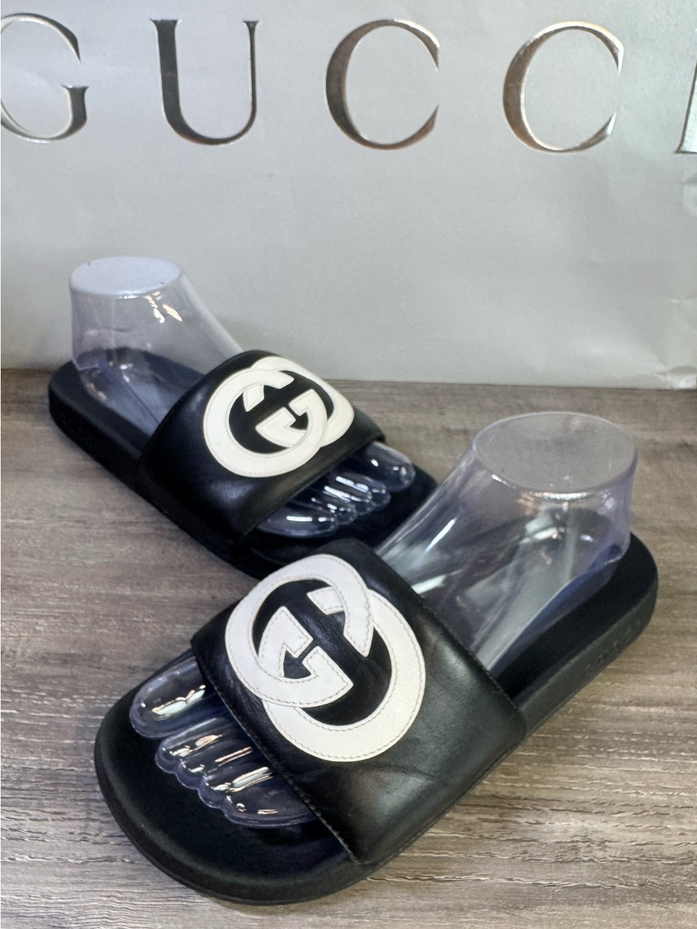 Gucci Interlocking logo GG Nero/Blanco Leather Slide Sandals size 7-7.5 $390